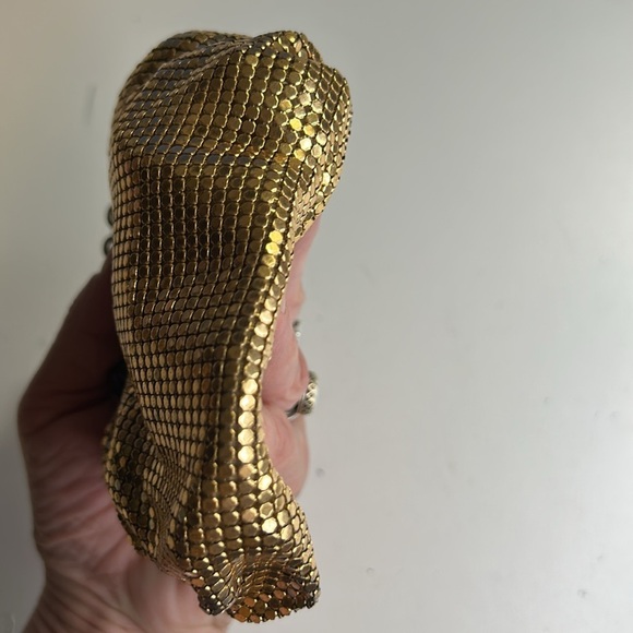 VINTAGE WHITING & DAVIS CO. SMALL GOLD MESH BAG PURSE WITH SHORT CHAIN STRAP - Picture 8 of 12